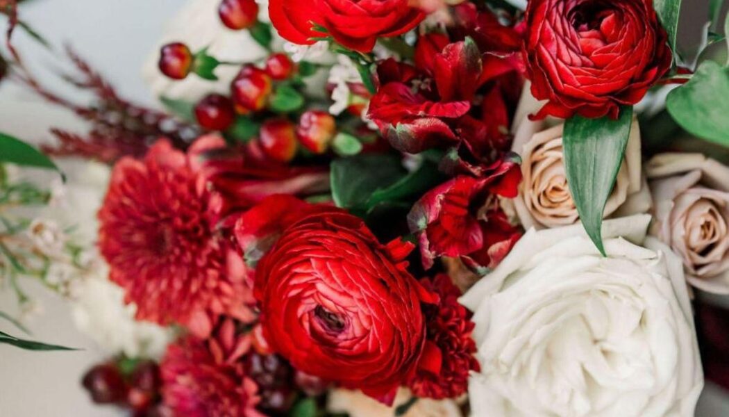 Five tips on what to do (and what not to do) when planning a holiday wedding