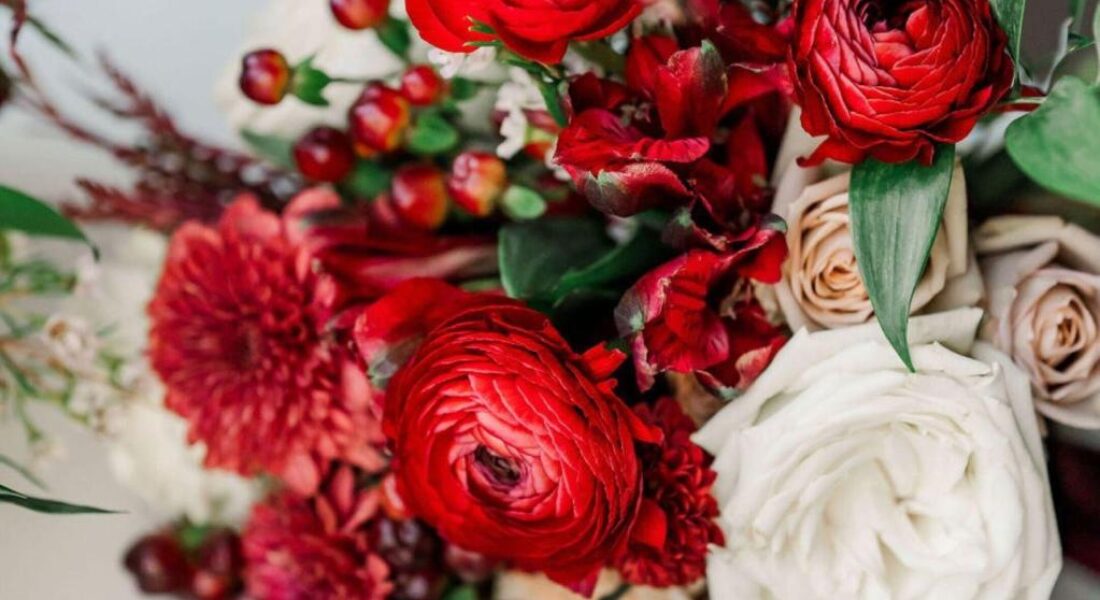 Five tips on what to do (and what not to do) when planning a holiday wedding