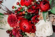 Five tips on what to do (and what not to do) when planning a holiday wedding